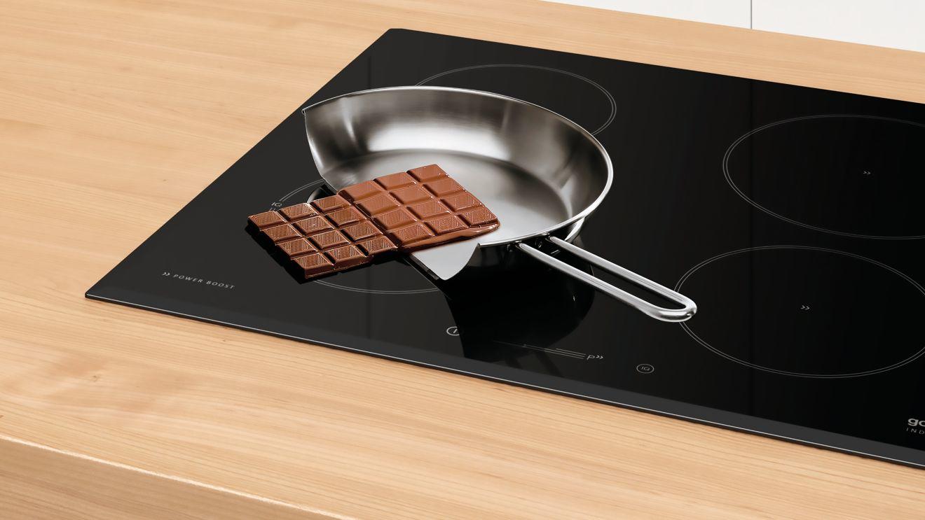 Фото стеклокерамической плиты с шоколадом