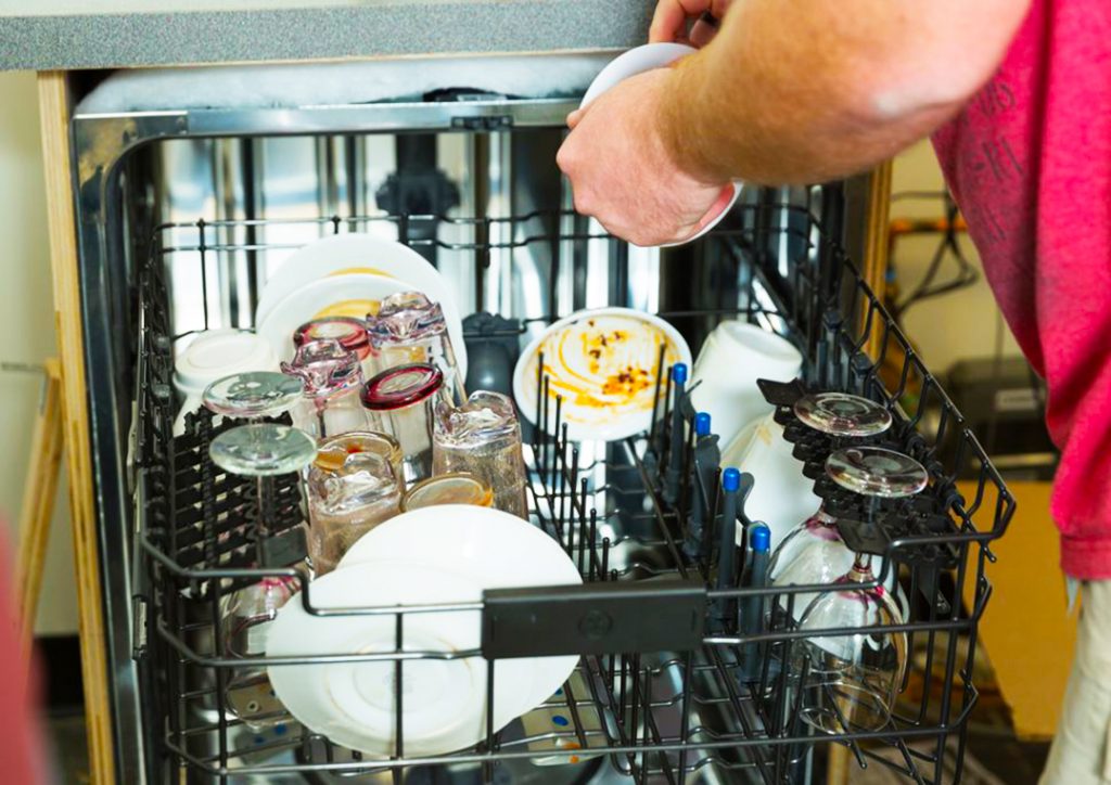 посудомоечная машина пищит во время работы