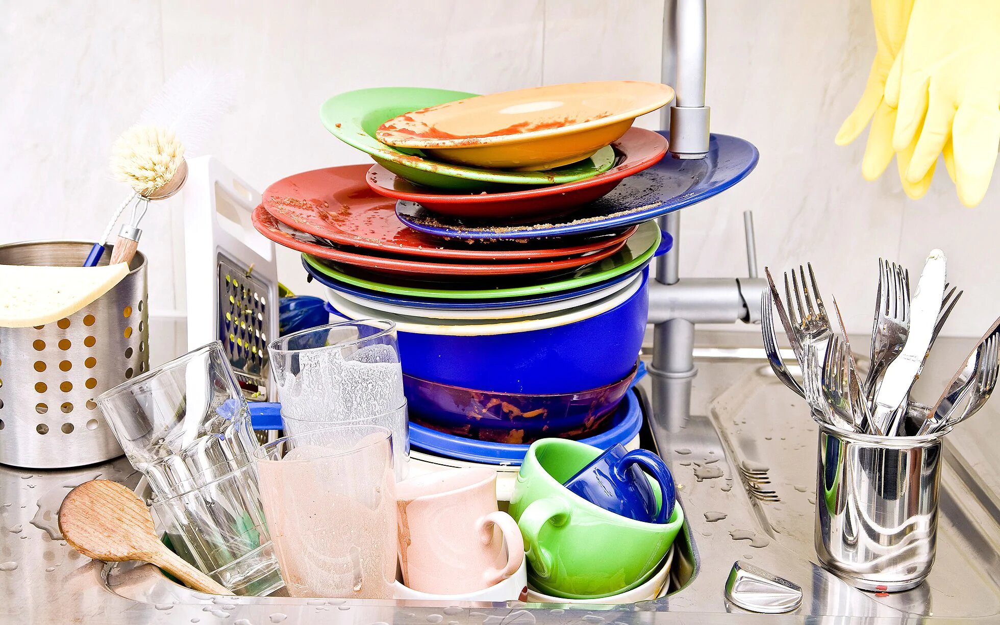 Фото посуды в раковине