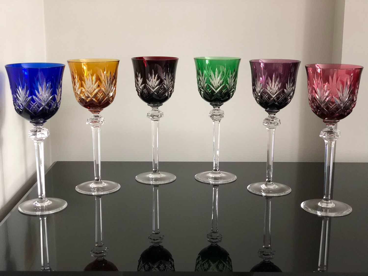 Цветные бокалы для вина