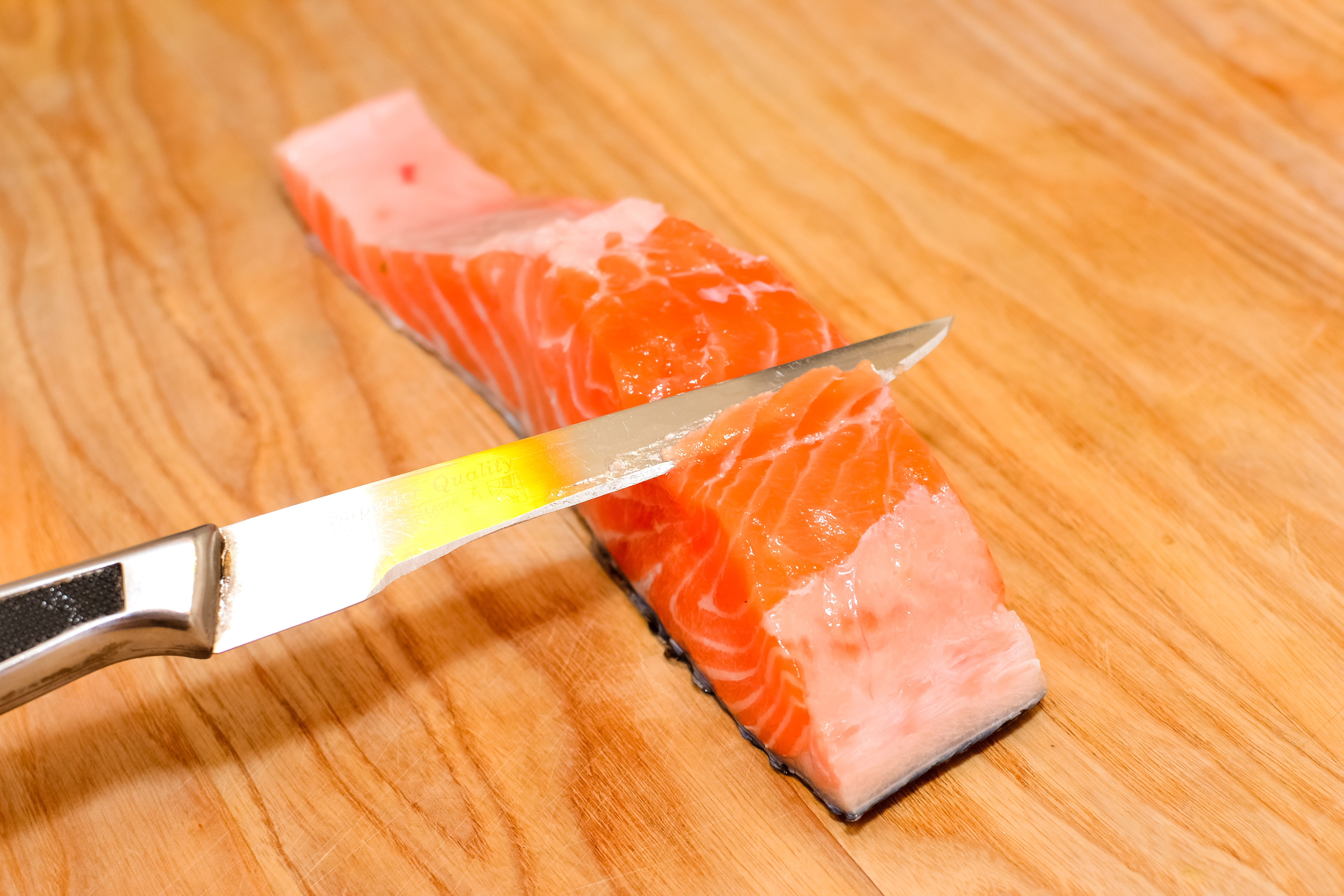 Фото ножа с лососем