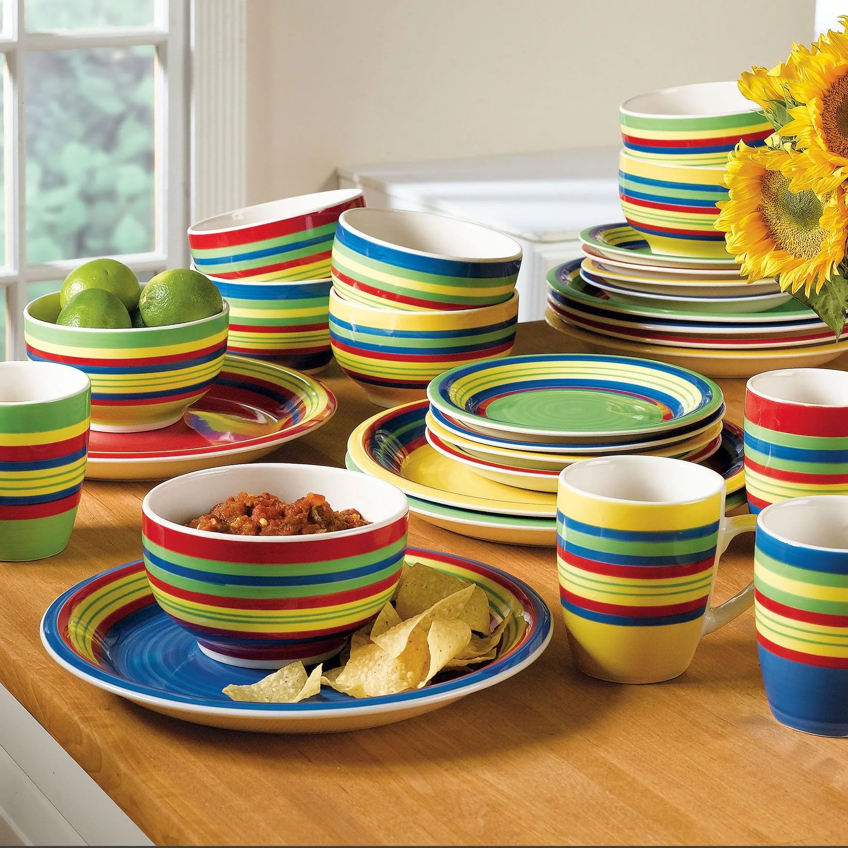 Dishes never. Яркая посуда для кухни. Разноцветная керамическая посуда. Цветная посуда. Красивая посуда для кухни.